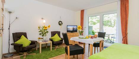 1 bedroom, travel cot, WiFi, bed sheets