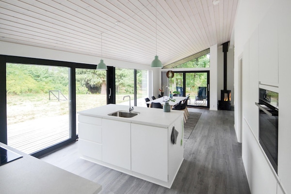 KylskÄp, spishÀll, diskmaskin och kaffe- och tebryggare