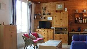 TV - Charming house near beach and forest, parking, Wi-Fi (Le Grand-Village-Plage)