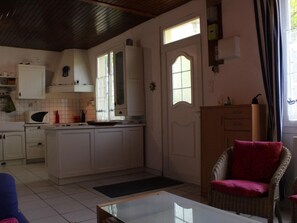 Kjøleskap, mikrobølgeovn, ovn og oppvaskmaskin