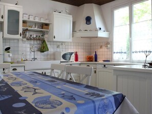 Kjøleskap, mikrobølgeovn, ovn og oppvaskmaskin