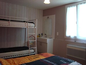 2 bedrooms