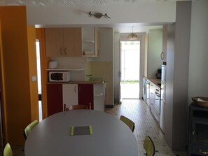 Kjøleskap, mikrobølgeovn, ovn og oppvaskmaskin