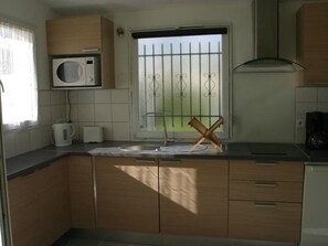 Kjøleskap og mikrobølgeovn