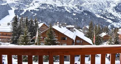 Cozy 2-Room Apartment for 4, Mountain Views, Close to Slopes and Amenities