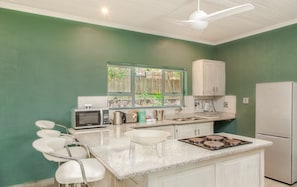 Luxury Cottage, 2 Bedrooms, Mountain View | Private kitchen