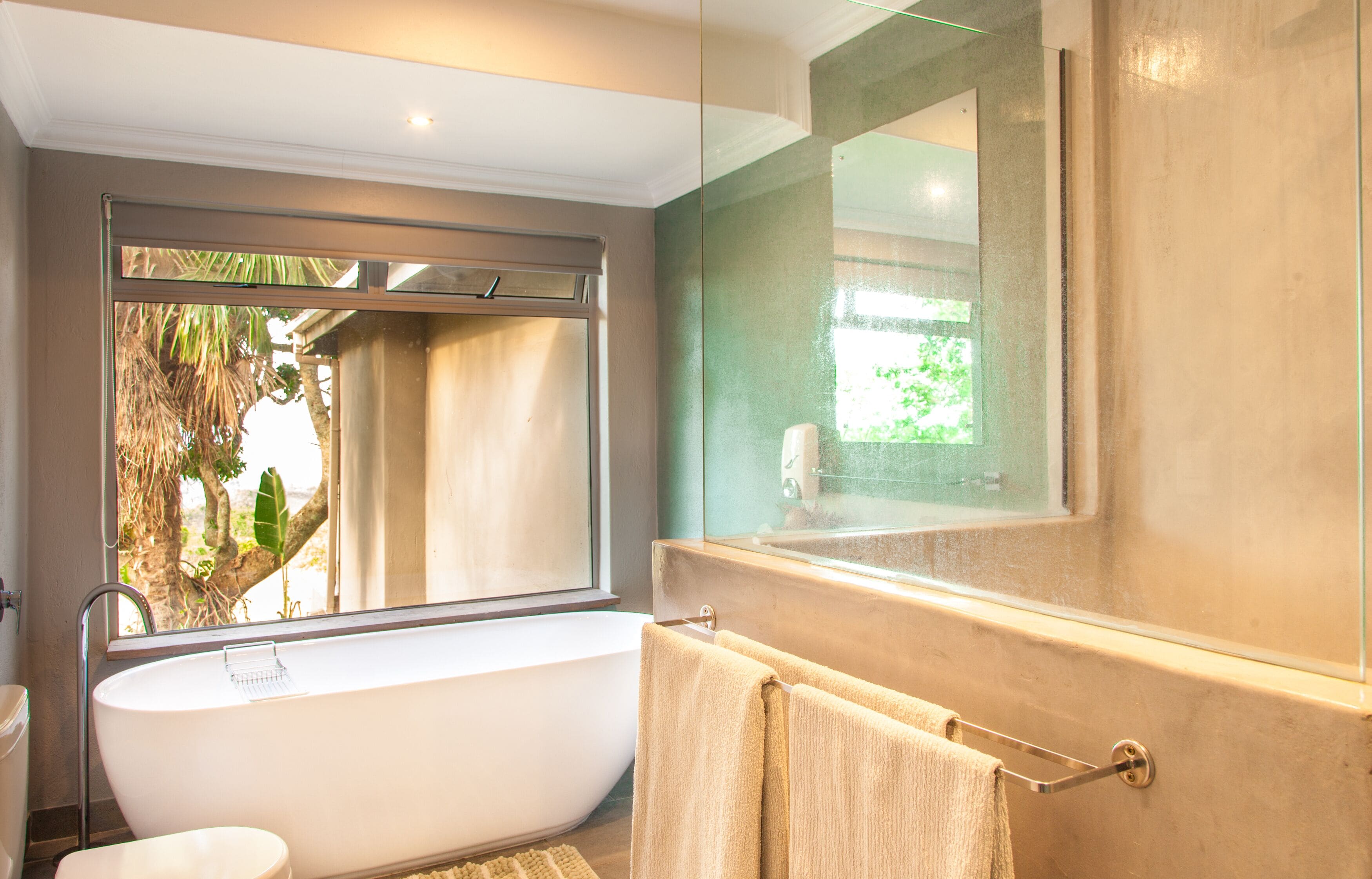Luxury Cottage, 2 Bedrooms, Mountain View | Bathroom | Combined shower/bathtub, deep-soaking bathtub, free toiletries