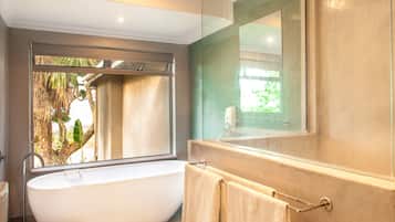 Luxury Cottage, 2 Bedrooms, Mountain View | Bathroom | Combined shower/bathtub, deep-soaking bathtub, free toiletries