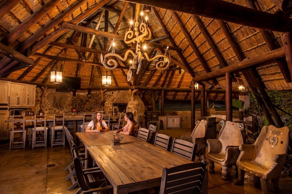Daily full breakfast (ZAR 120 per person)