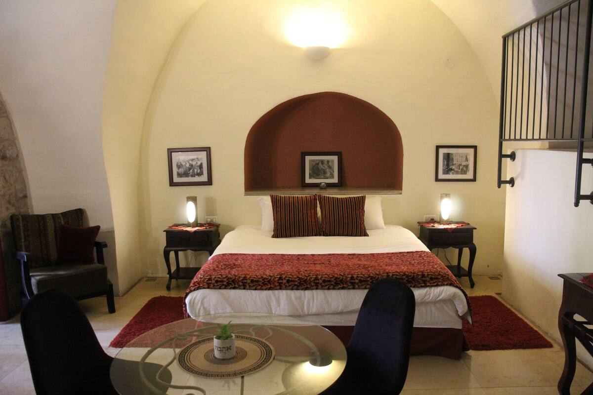 Suite estudio de luna de miel, no fumadores, patio | 1 dormitorio, ropa de cama de alta calidad, decoración individual