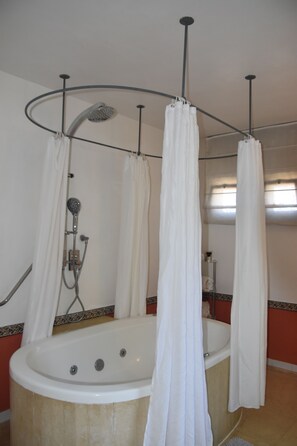 Honeymoon Studio Suite, Non Smoking, Patio | Bathroom