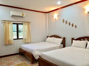 Standard Quadruple Room | Individually furnished, desk, laptop workspace, free WiFi - Nahinlad Resort (Pak Phli)