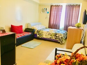 สตูดิโอ | โต๊ะทำงาน, พื้นที่ทำงานแบบใช้แล็ปท็อป