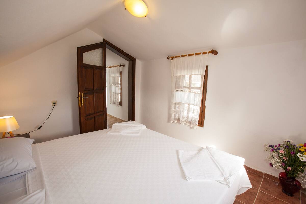 Penthouse, terrasse, vue mer | Coffres-forts dans les chambres, décoration personnalisée