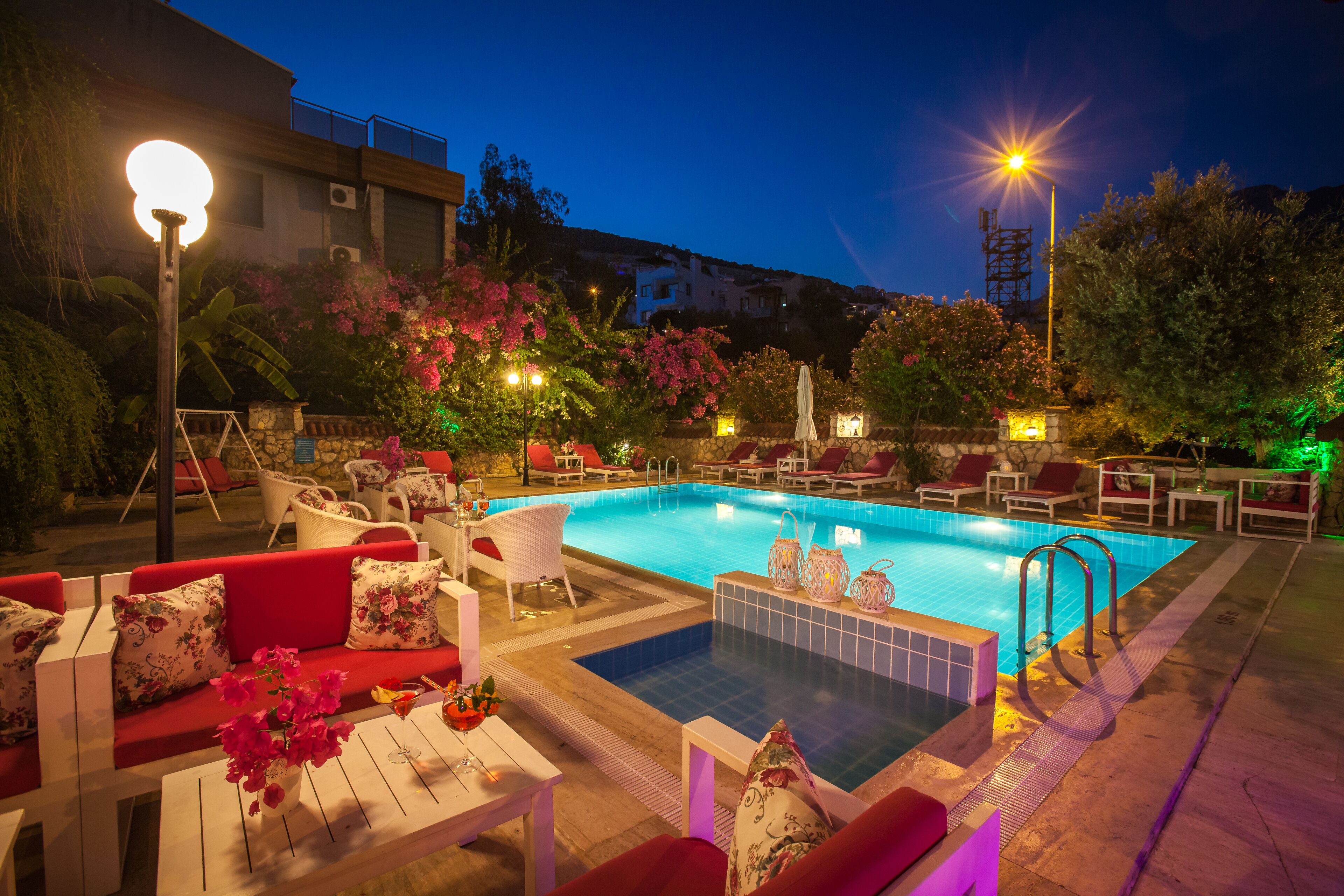 outdoor pool, pool loungers