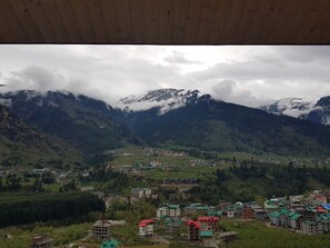 Front of property – evening/night - Primo Resorts (Manali)