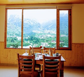 Restaurant - Primo Resorts (Manali)