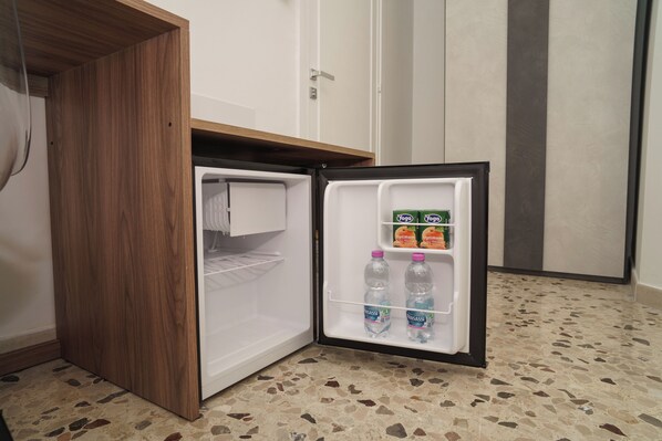 Comfort Triple Room, Ground Floor | Desk, iron/ironing board, cribs (free), rollaway beds (surcharge) - B&B Il Geranio (Calimera)