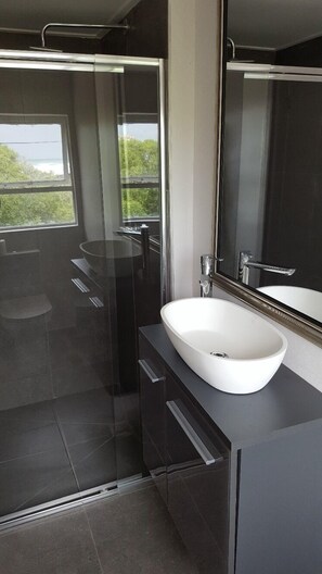 Free toiletries, hair dryer, towels - Breeze in (L'Agulhas)