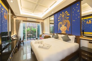 Chambre Double Deluxe | Coffres-forts dans les chambres, bureau, chambres insonorisées