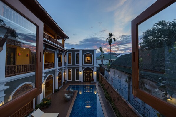 Outdoor pool - Floral Hotel Thapae Gate Chiangmai (Chiang Mai)