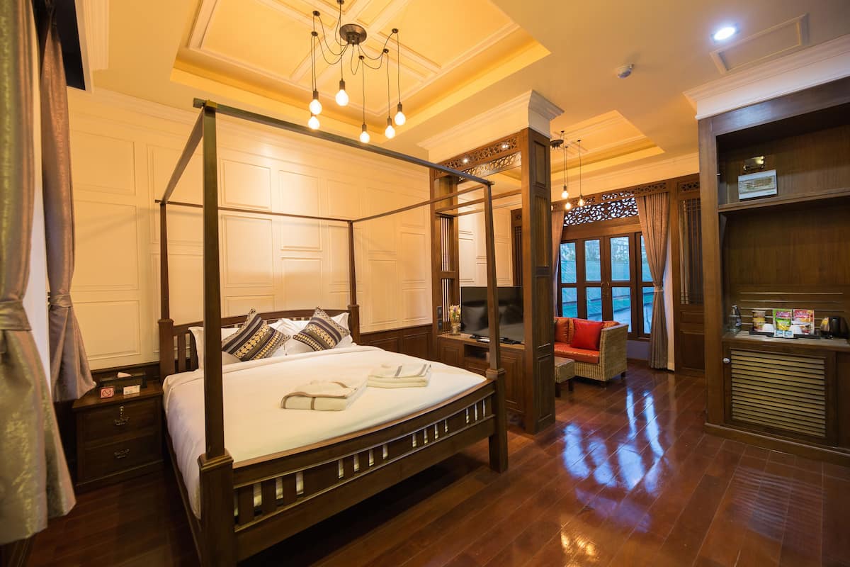 Romantic Room | In-room safe, desk, soundproofing, cots/infant beds
