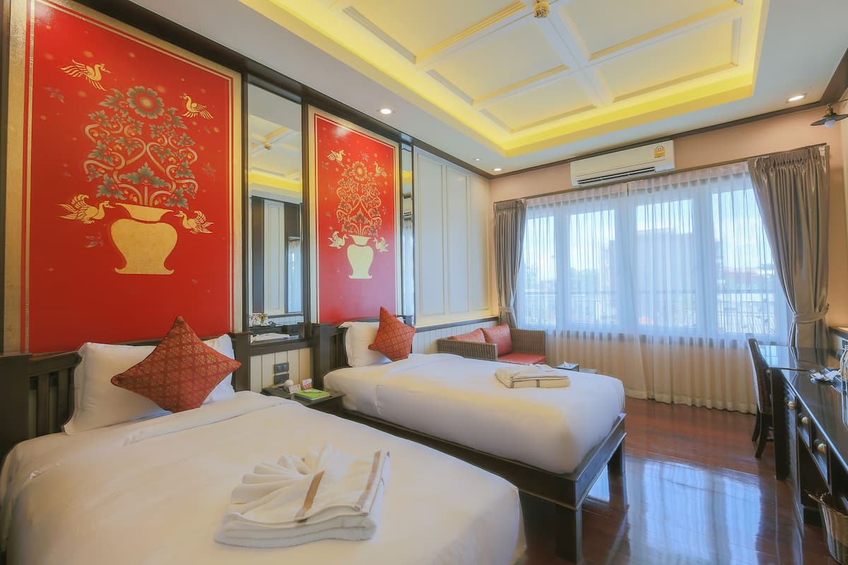 Superior Twin Room | In-room safe, desk, soundproofing, cots/infant beds