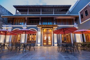 Property entrance - Floral Hotel Thapae Gate Chiangmai (Chiang Mai)