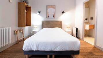 Studio, uitzicht op de binnenplaats (Les Sextuples) | Individueel gedecoreerd, individueel gemeubileerd, een bureau