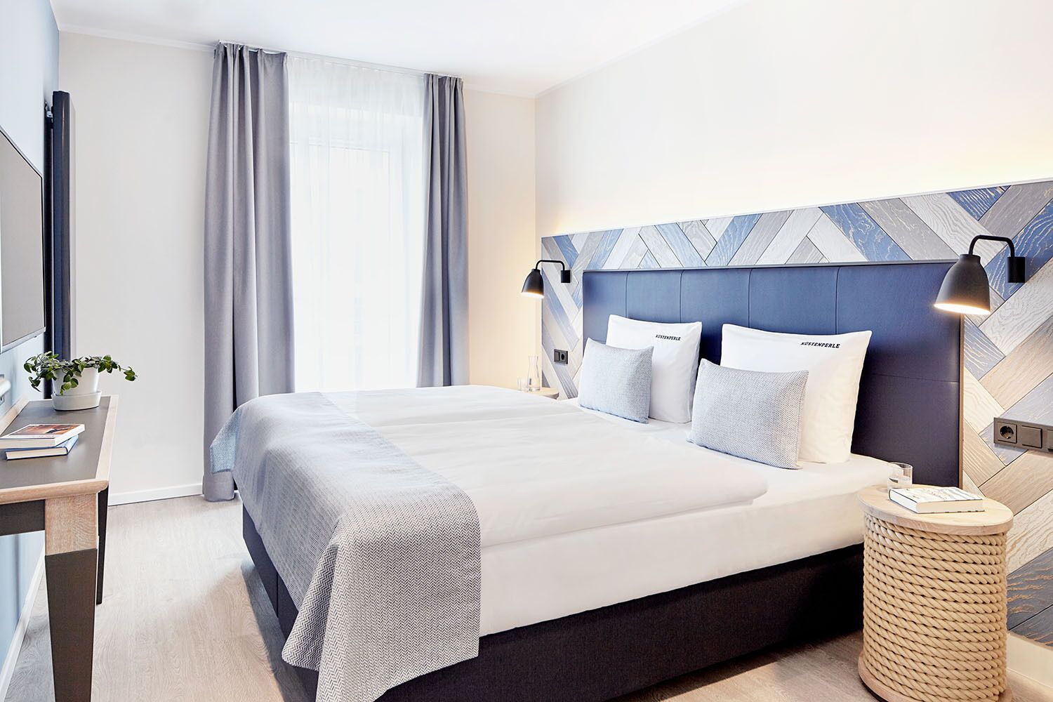 2 bedrooms, premium bedding, in-room safe, desk