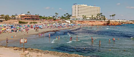 Una spiaggia nelle vicinanze, pesca