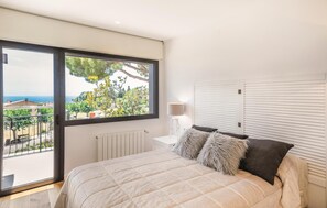 4 bedrooms, free WiFi, bed sheets