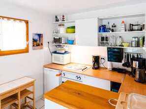 Fridge, microwave, oven