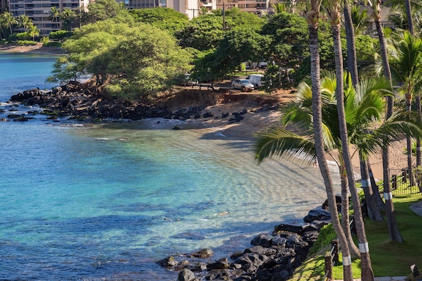 Beach nearby, sun loungers, beach towels