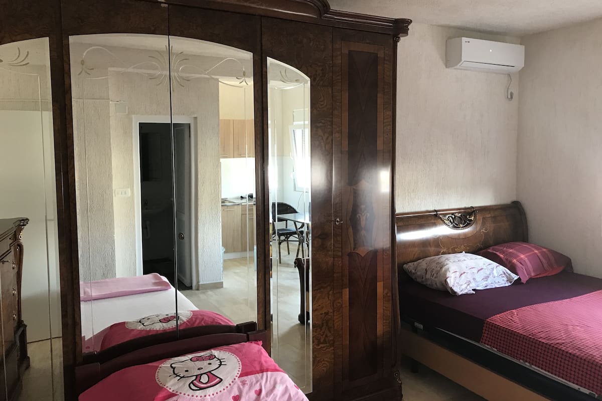 Basic Studio | Free WiFi, bed sheets