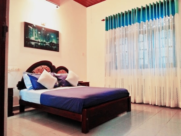 1 bedroom, desk, blackout curtains, free WiFi