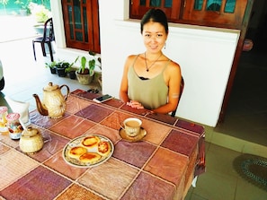 Free daily English breakfast
