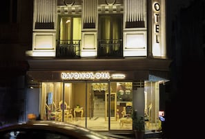 Façade de l’hébergement - soirée/nuit