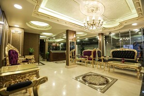 Coin salon dans le hall