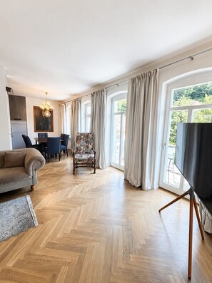Deluxe-Apartment, 3 Schlafzimmer, Balkon, Parkblick (inkl. € 80,- Endreinigungsgebühr)