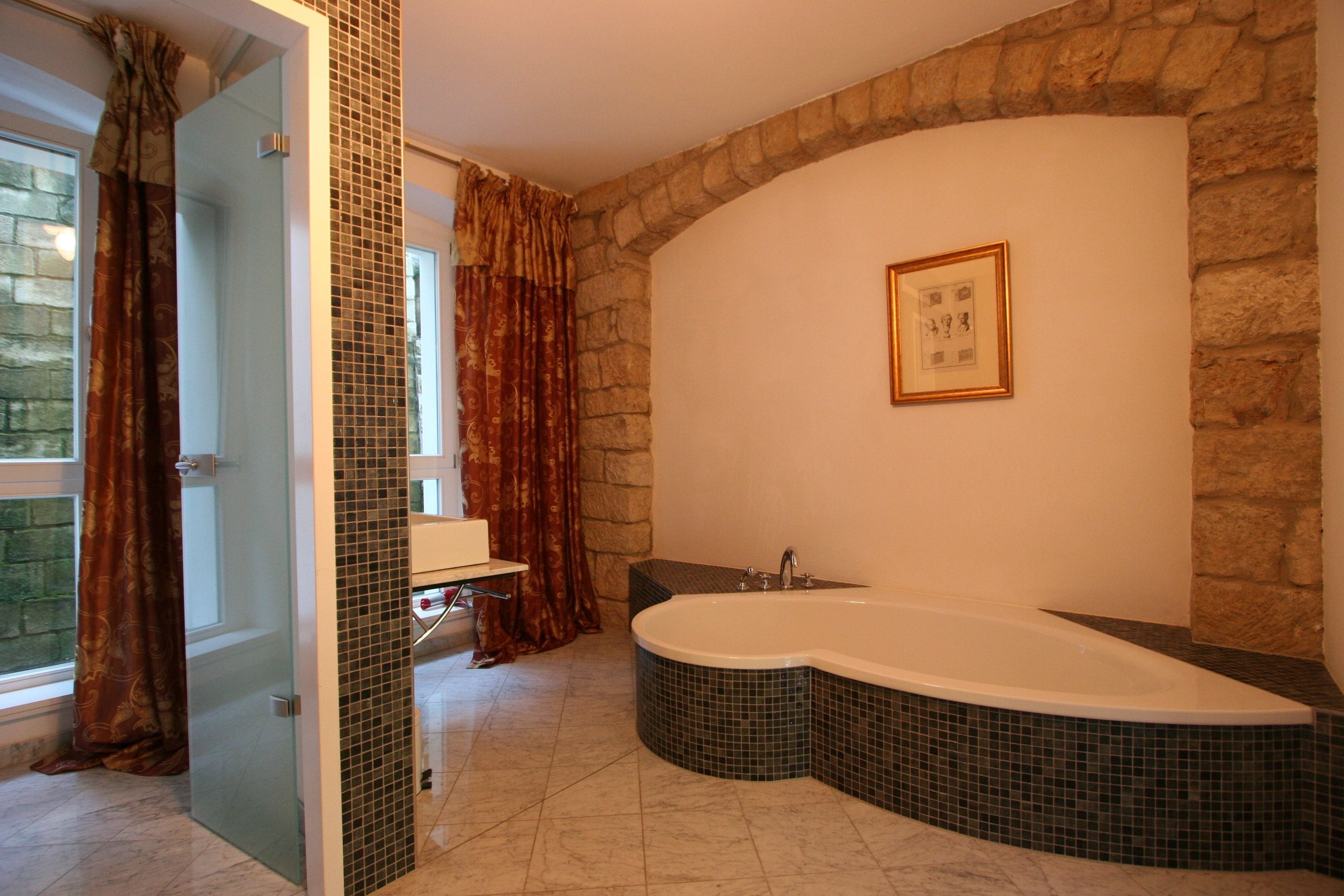 Deluxe Apartment, 2 Bedrooms, Garden Area (incl. final cleaning fee € 80,-) | Deep-soaking bathtub