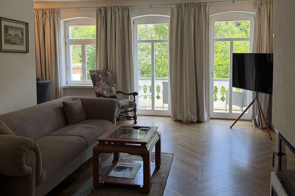 Deluxe Apartment, 3 Bedrooms, Balcony, Park View (incl. final cleaning fee € 80,-) | Soundproofing, rollaway beds, free WiFi, bed sheets