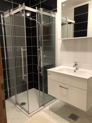 Shower, hair dryer, towels - Atrium Novalja (Novalja)