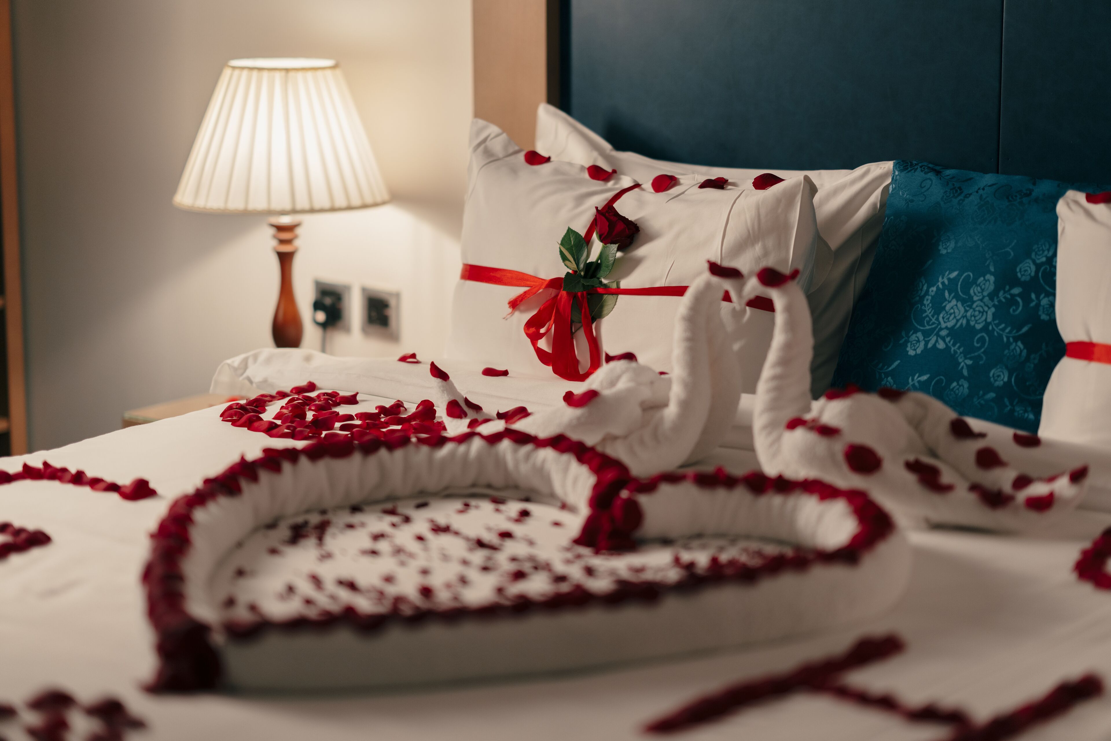 Minibar, coffres-forts dans les chambres, bureau, rideaux occultants