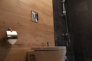 Ducha, artículos de tocador gratuitos, toallas, jabón