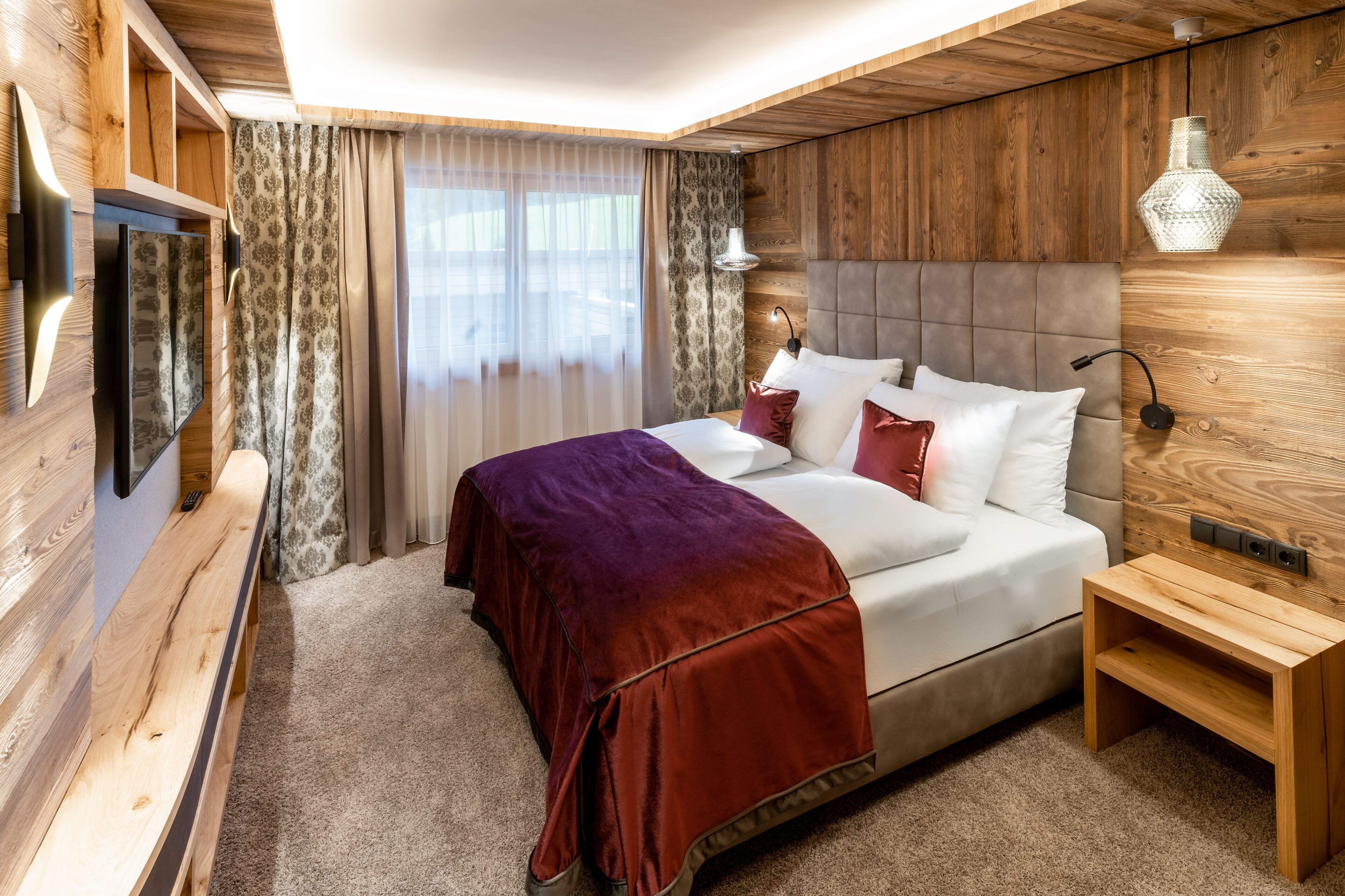 Panoramic Suite | Hypo-allergenic bedding, minibar, in-room safe, desk