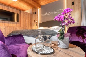 Family Room | Hypo-allergenic bedding, minibar, in-room safe, desk - Hotel Postwirt (Soell)