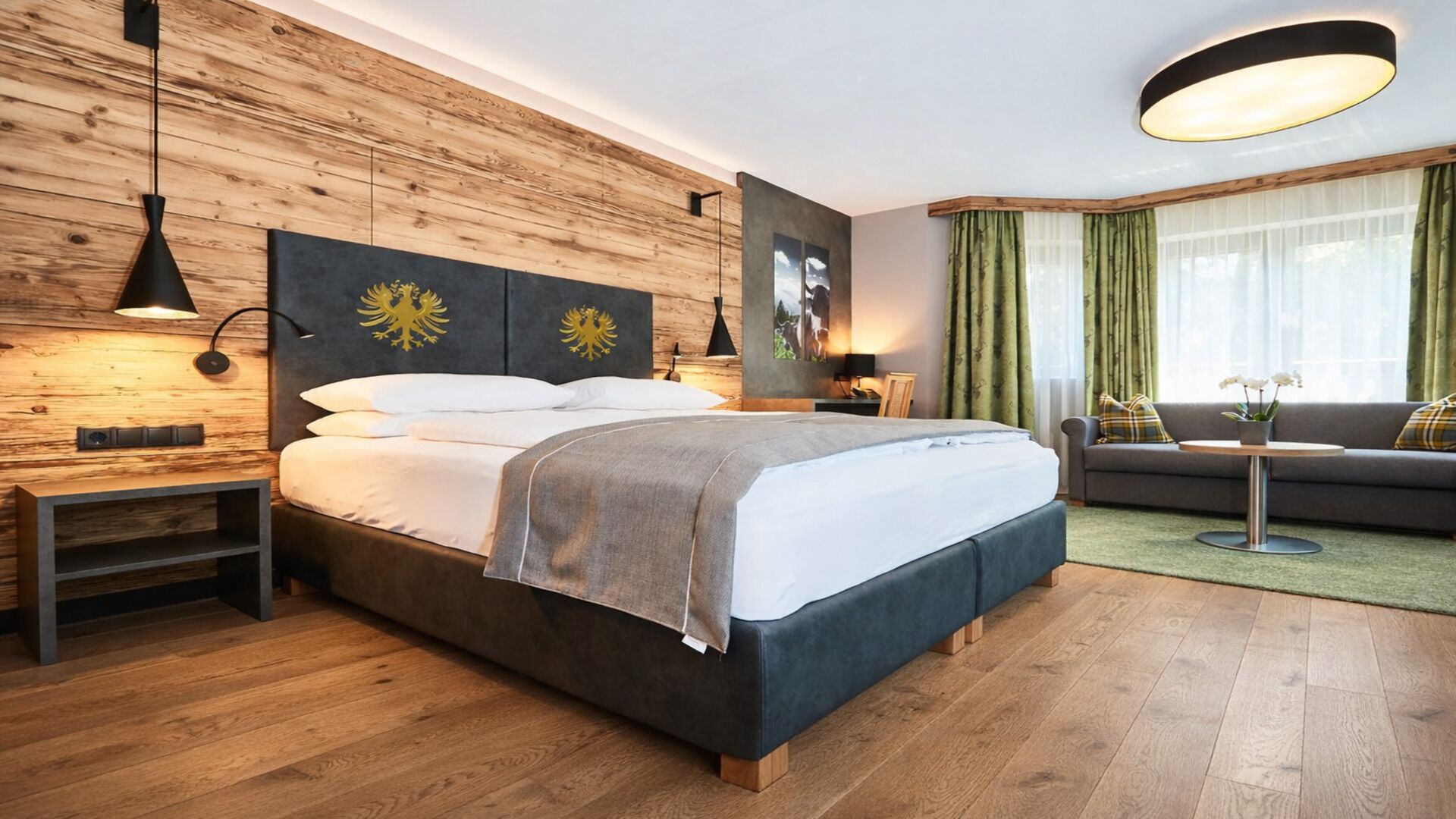 Junior Suite | Hypo-allergenic bedding, minibar, in-room safe, desk