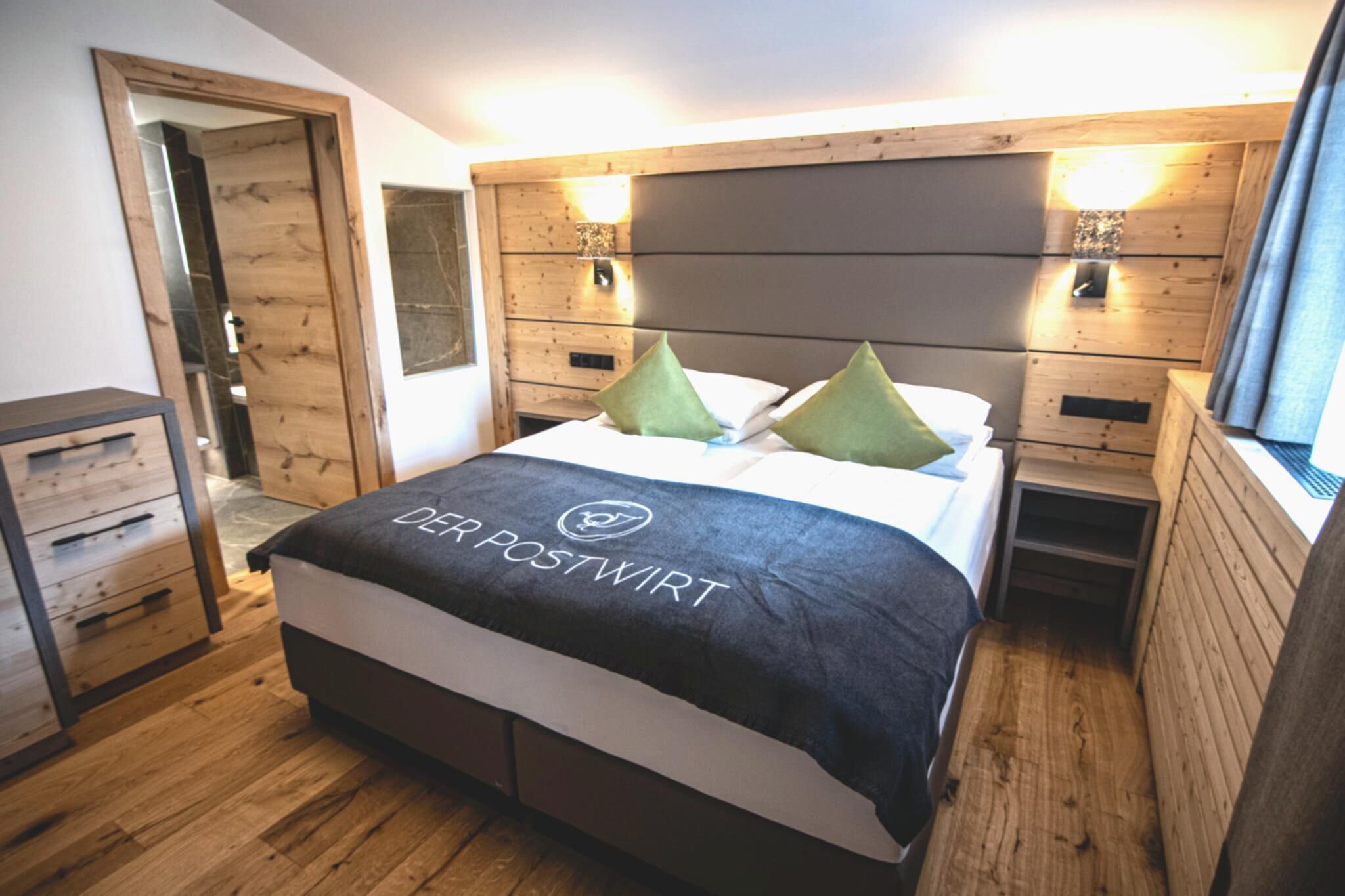 Superior Suite | Hypo-allergenic bedding, minibar, in-room safe, desk