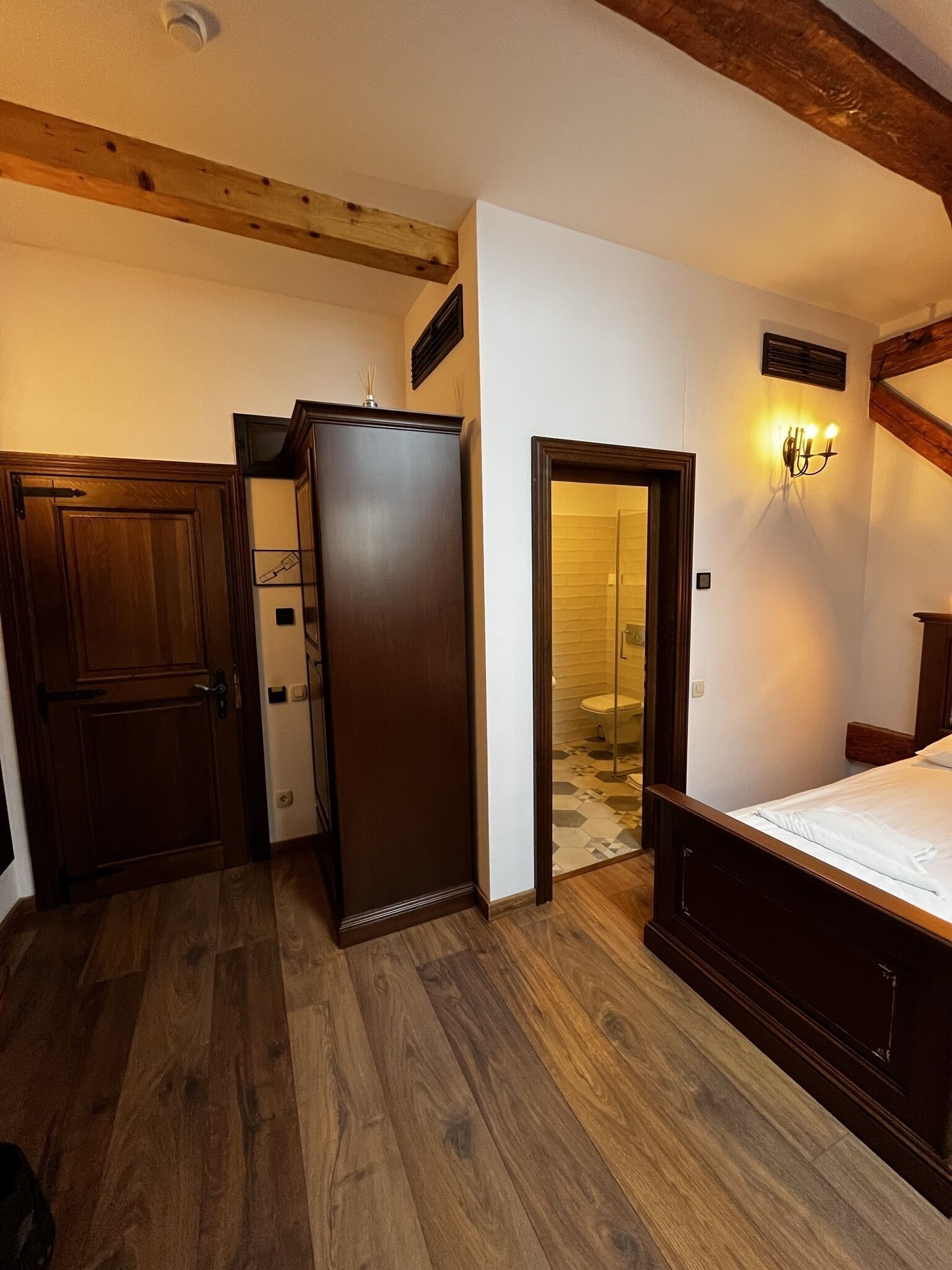 1 bedroom, hypo-allergenic bedding, minibar, in-room safe